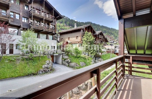 Grimentz Apartment | Comfortable flat for 7 people, living room with wood-burner, kitchen area with dishwasher, 1 double
