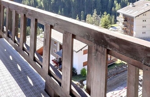 Grimentz Apartment | Comfortable flat on 2 levels for 6 people, living room, kitchen area with dishwasher, 1 bedroom with