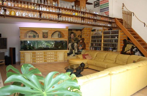 Serignan-du-Comtat Other | Comfortable farmhouse with private pool and festive bar for 14 people