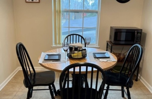 Holly Apartment | Comfortable furnished 2-bedroom apartment