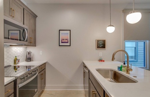 Greenwood House | Comfortable Home for 10 in East Nashville