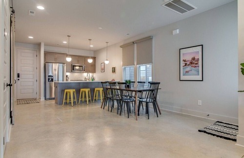 Greenwood House | Comfortable Home for 10 in East Nashville