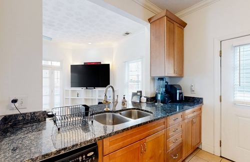Reynoldstown House | Comfortable home near the Beltline/Downtown with porch, AC, & W/D