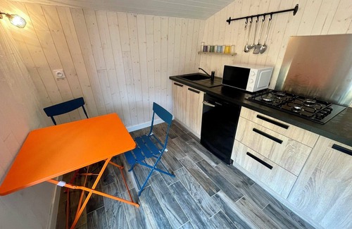 Claouey Cottage | Comfortable house with heated pool + huge terrace a few steps from the bay beach