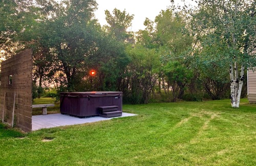 Bozeman Cottage | Comfortable King suite close to Bozeman airport, downtown, MSU. Dog friendly!