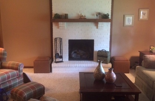 Jamestown House | Comfortable living area, 2 bedrooms, kitchen, hot tub - near Xenia/Cedarville