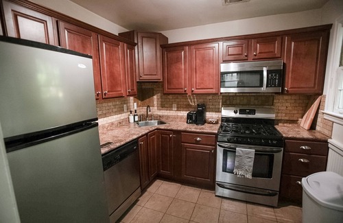University District House | Comfortable Lounging - Close to Everything Memphis