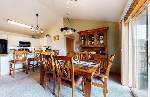 Steamboat Springs Condo | Comfortable mountain home close to Steamboat Resort with washer/dryer