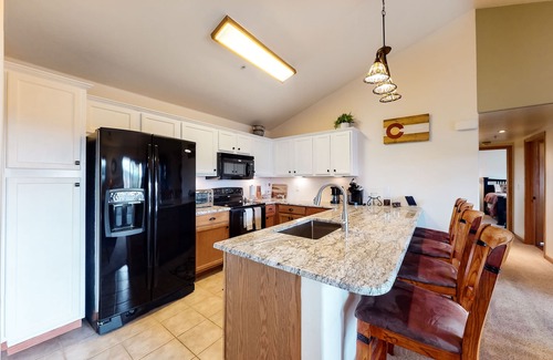Steamboat Springs Condo | Comfortable mountain home close to Steamboat Resort with washer/dryer