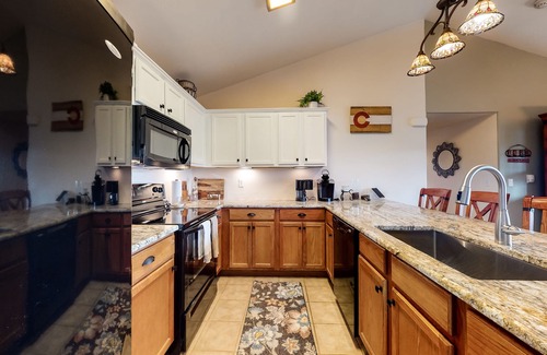 Steamboat Springs Condo | Comfortable mountain home close to Steamboat Resort with washer/dryer