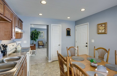 Milwaukee House | Comfortable Milwaukee Abode ~ 10 Mi to Downtown!