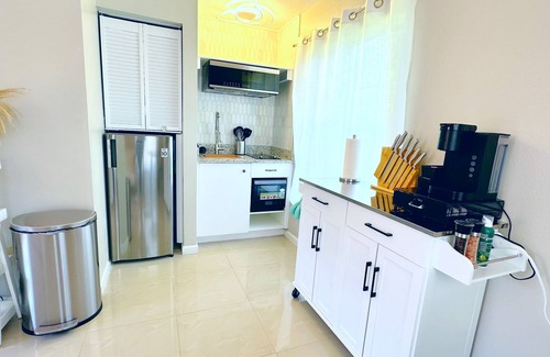 Palm Coast House | Comfortable Natural modern one bedroom Guesthouse