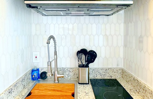 Palm Coast House | Comfortable Natural modern one bedroom Guesthouse