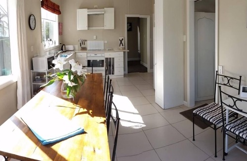 Christchurch House | Comfortable Family Friendly HOLIDAY BACH