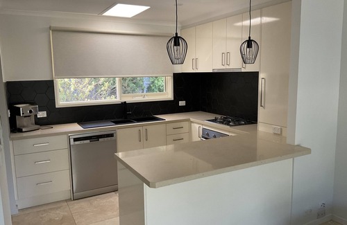 Mount Eliza House | Comfortable private Townhouse within walking distance to restaurants and beaches