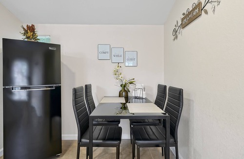 Bearss Plaza Apartment | Comfortable private room for two in Tampa: Villa Romantic.