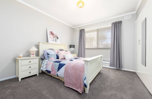 Mount Pleasant House | Comfortable recently renovated family home close to SovereignHill.