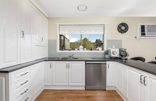 Mount Pleasant House | Comfortable recently renovated family home close to SovereignHill.