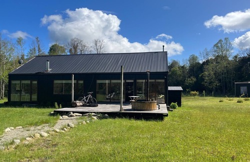 Panguipulli House | Comfortable Shed House to Visit and Rest in southern Chile, pet Friendly!