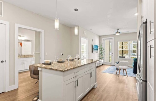 Southeast Orlando Apartment | Comfortable Stay King Bed Near Parks, Pet-Friendly