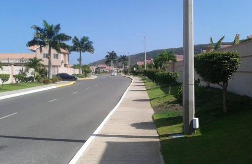 Kingston House | Comfortable Strategic Lodging Quarters