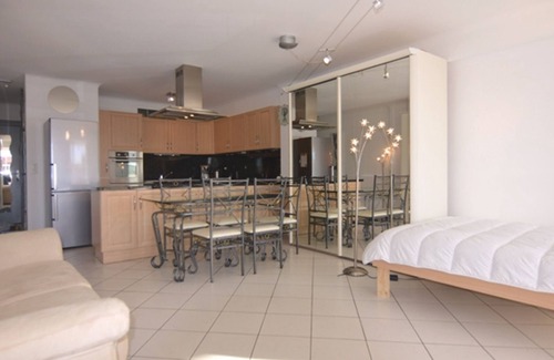 Meze Apartment | Comfortable studio in the port with free parking