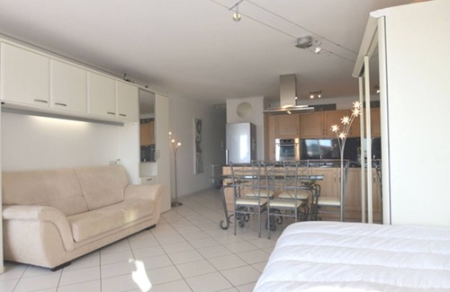 Meze Apartment | Comfortable studio in the port with free parking