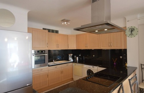 Meze Apartment | Comfortable studio in the port with free parking