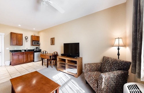 Northeast Harbor House | Comfortable Suite in Downtown Northeast Harbor w/WiFi & AC - Walk to the Water