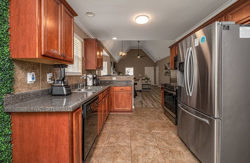 New Castle House | Comfortable two-bedroom conveniently located near attractions.