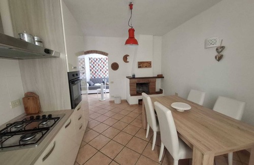 Ortonovo Apartment | Comfortable two-room detached apartment a stone's throw from the sea in the green hills.