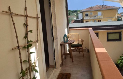 Ortonovo Apartment | Comfortable two-room detached apartment a stone's throw from the sea in the green hills.