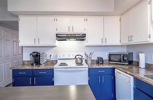 Champaign Apartment | Comfortable Townhome in Southwest Champaign