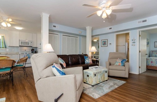 South End House | Comfortable sound-front duplex near Crystal Pier!