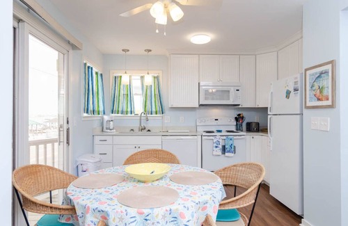 South End House | Comfortable sound-front duplex near Crystal Pier!