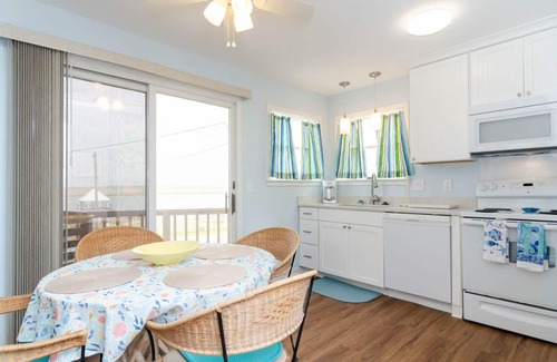South End House | Comfortable sound-front duplex near Crystal Pier!