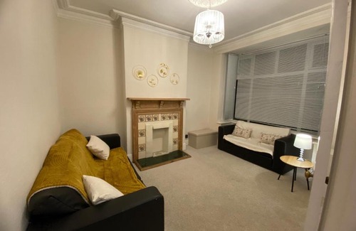 Harborne House | Comfortable Victorian Home