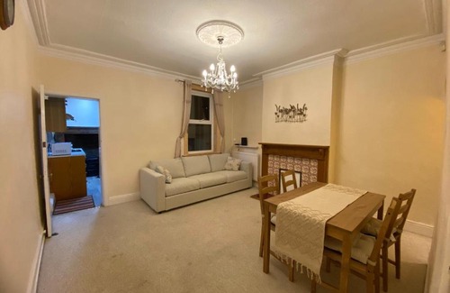 Harborne House | Comfortable Victorian Home