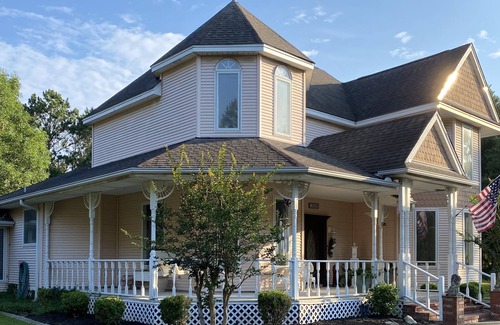 Beaumont House | Comfortable Victorian home with yard for outdoor enjoyment in rural Fannett