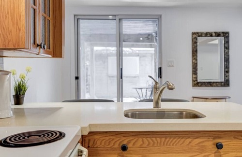 Whitby House | Comfortable Whitby 2 Bedroom Lower Suite