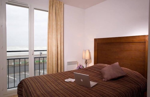 Cayeux-sur-Mer Apartment | Comfortably furnished apartment with a sea view
