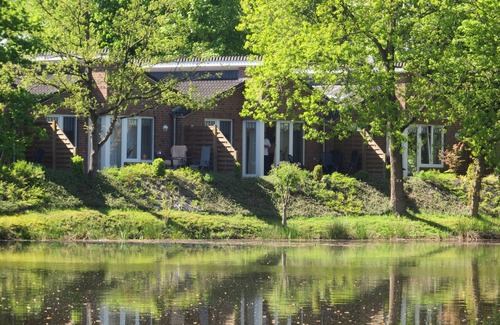 Friedeburg House | Comfortably furnished apartments, barrier-free with a large terrace on the lake