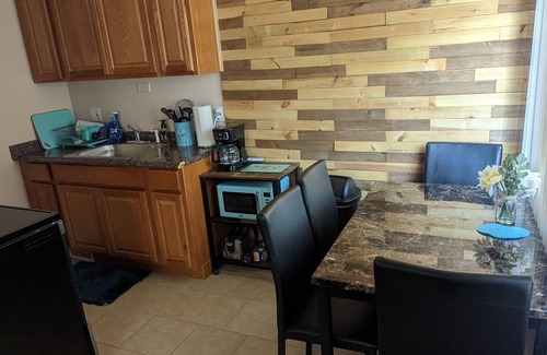 Shelby Township Apartment | Comfy -1 Bedroom Apartment / Shelby Twp, Mi (Apt #2)