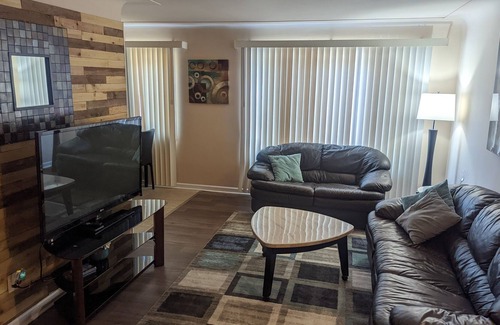 Shelby Township Apartment | Comfy -1 Bedroom Apartment / Shelby Twp, Mi (Apt #2)
