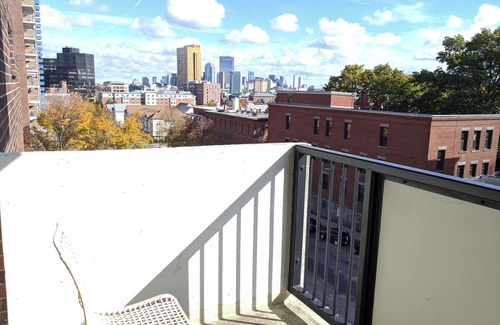 Medical Center Area Apartment | Comfy 2 Bed Apt 6 Min Walk To Boston Children's Hospital, Brigham, Dana Farber.