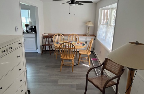 South End House | Comfy 2-brm house with porch, big yard in peaceful south Ocean City. Sleeps 6.
