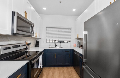North Scottsdale Apartment | Comfy 2BD: Pickleball Ct, Heated Pool & Gym