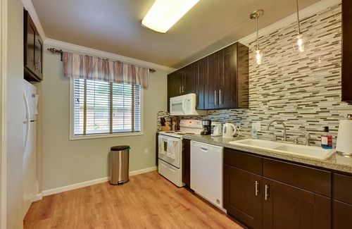 Nacogdoches Apartment | Comfy 2BR Retreat, Walk to SFA, Children & Pet-Friendly + Superhost Clean