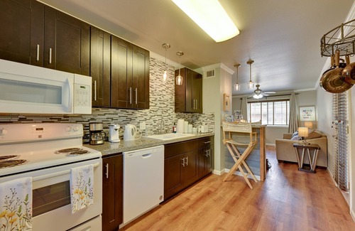 Nacogdoches Apartment | Comfy 2BR Retreat, Walk to SFA, Children & Pet-Friendly + Superhost Clean
