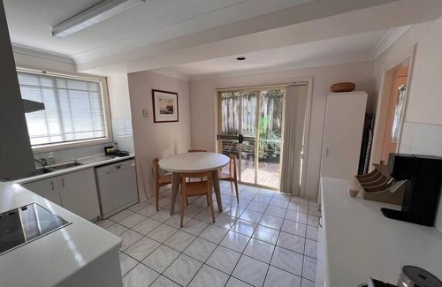 West Gosford House | Comfy 3 Bed Gosford townhouse near CBD & Hospital